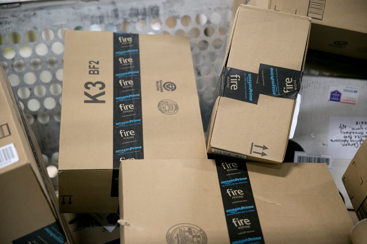 ¿Todavía puedo recibir entregas en tiendas en línea? Sí. El correo y otros servicios de entrega a domicilio pueden seguir funcionando, al igual que los servicios de entrega de alimentos.