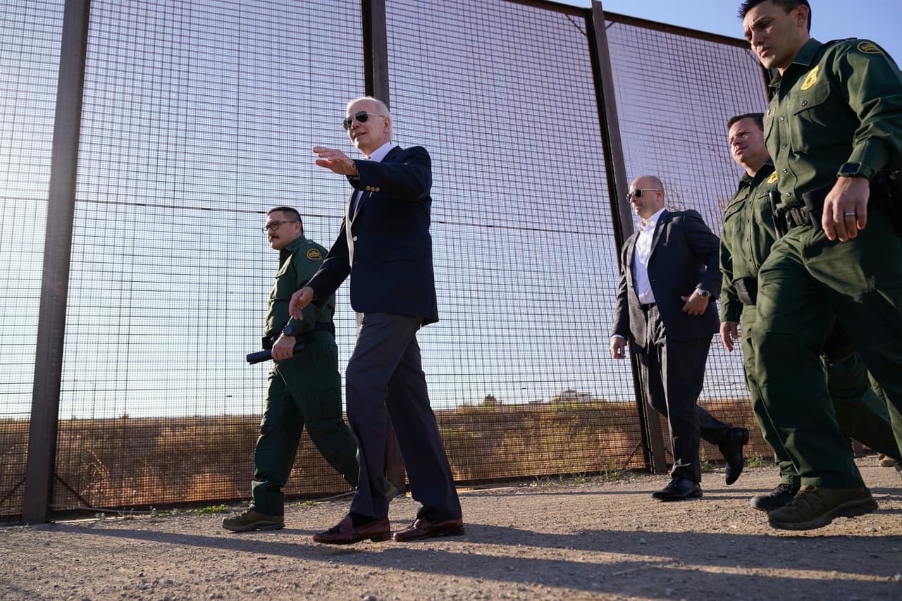 Casi 80,000 migrantes más que hace un año: cruces ilegales en la frontera alcanzan el nivel más alto del mandato de Biden