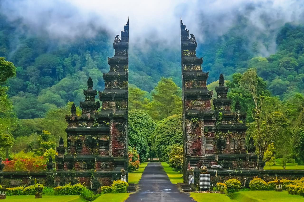 <h3 class="cms-H3-H3">2. Indonesia</h3>
<br>
<br>En Indonesia el 74% de los expatriados se sienten satisfechos con su situación financiera, en comparación con el 60% a nivel mundial. Un porcentaje muy por encima que lo hace un sitio atractivo a la hora de pensar en mudarza y empezar de cero. 
<br>