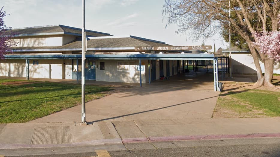 Un grafiti racista aparece en una escuela de Sacramento días después de un incidente similar en otra escuela