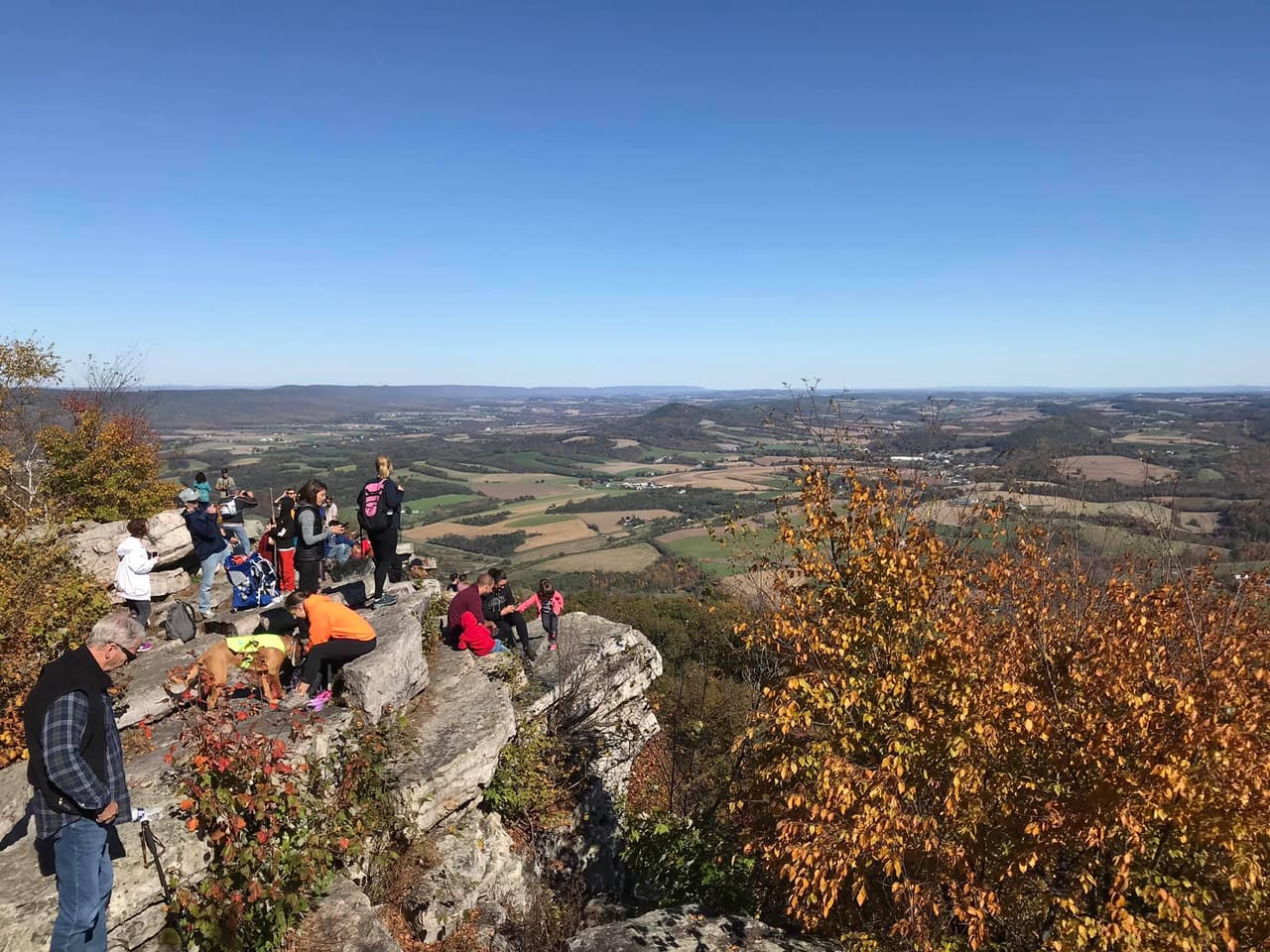 <b><a href="https://goo.gl/maps/BYdLiSDpmwWDQfvq8">The Pinnacle Overlook</a></b>, que a menudo se le conoce simplemente como The Pinnacle, está ubicado justo al norte de Holtwood Dam en la orilla este del río Susquehanna. Se asienta sobre un acantilado a casi 400 pies sobre el río y ofrece excelentes vistas al norte a lo largo del río.