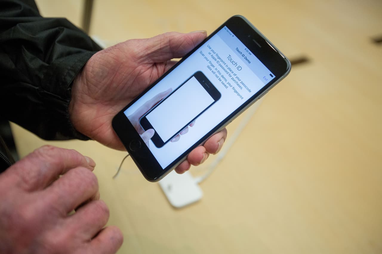 Los neoyorquinos pueden almacenar los pases digitalmente en sus celulares o imprimirlos para presentarlos en los negocios y locales que lo acepten.