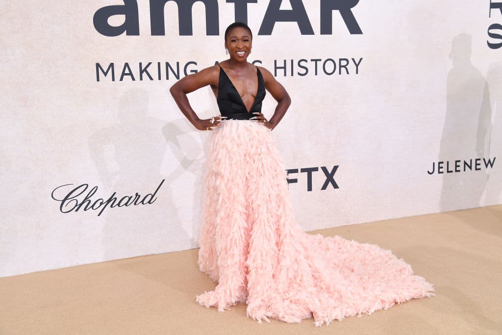 <b>Cynthia Erivo</b>
<br>Algo similar está pasando con la nueva versión de 'Pinocho', pues aquí la hada no es de cabellera rubia, piel blanca ni ojos azules, cosa que causó enojó en Internet.