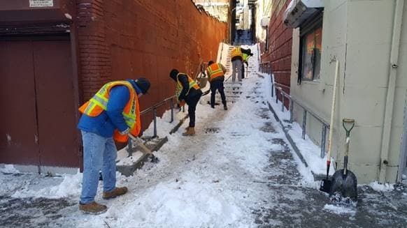 Ciudad de Nueva York busca a trabajadores temporales para palear nieve; así puedes aplicar