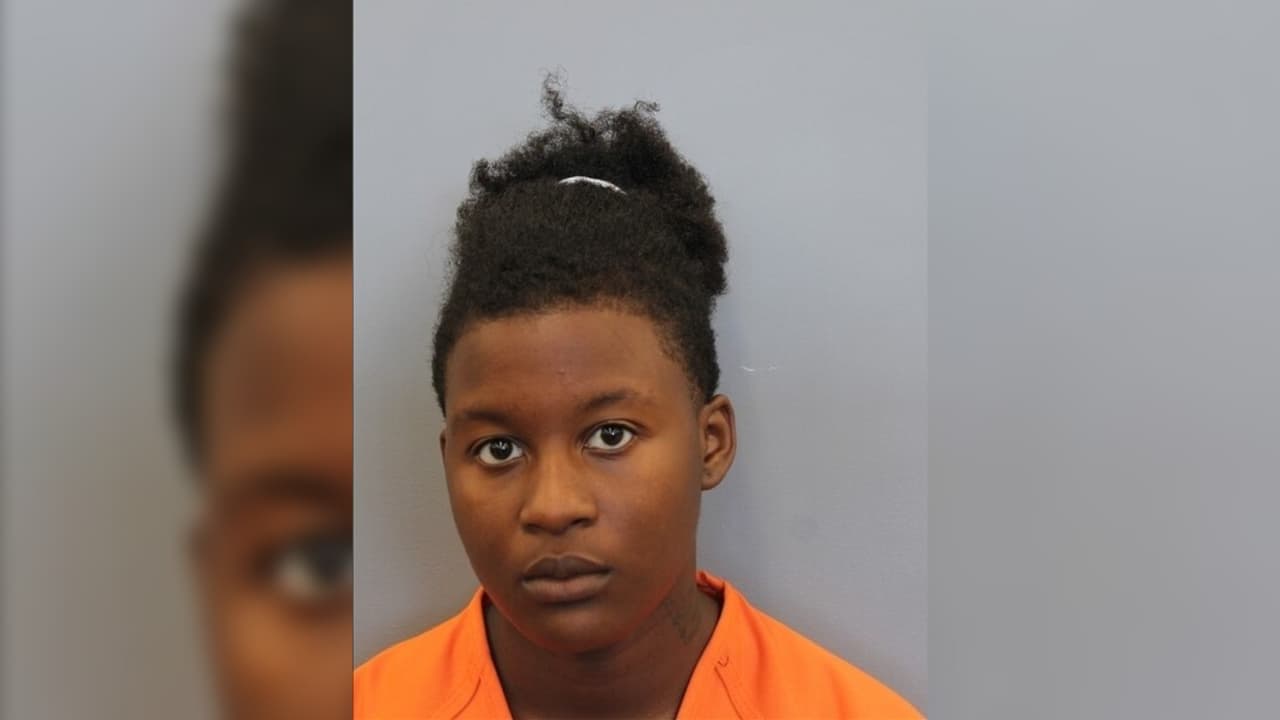 Joven de 19 años acusada de matar a tiros a un hombre en Houston se presenta este lunes en corte