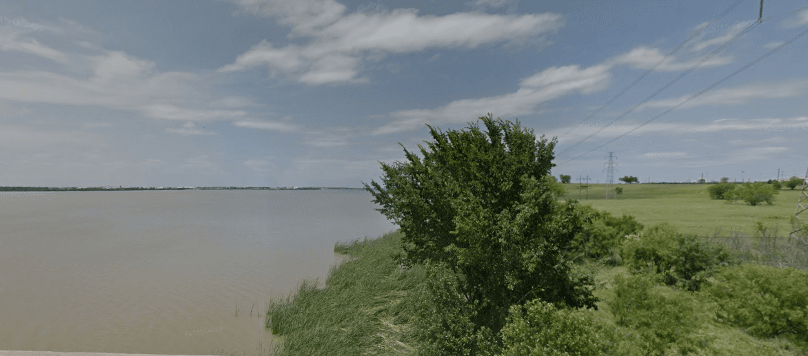 Buscan a una mujer desaparecida en el lago Mountain Creek Lake en Desoto 