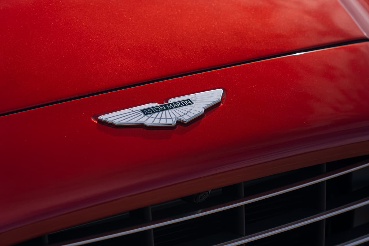 La Aston Martin DBX 2021 debuta en el Auto Show de Los Ángeles 2019.