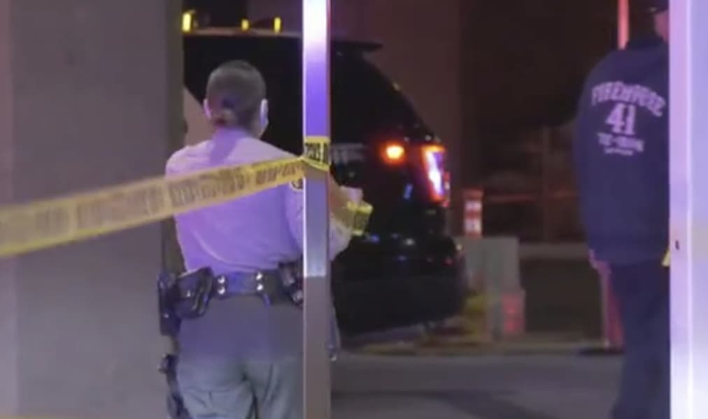 Los detectives estaban buscando sospechosos, dijo el oficial Armando Viera Jr. del Departamento del Sheriff del condado de Los Ángeles.