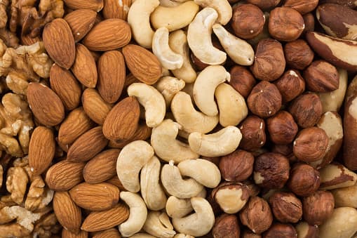 <b>Nueces, avellanas, cacahuates y semillas.- </b>Este tipo de alimentos sólo podrán ingresar si se encuentran sin cascara y empaquetados de forma comercial y con el sello original.