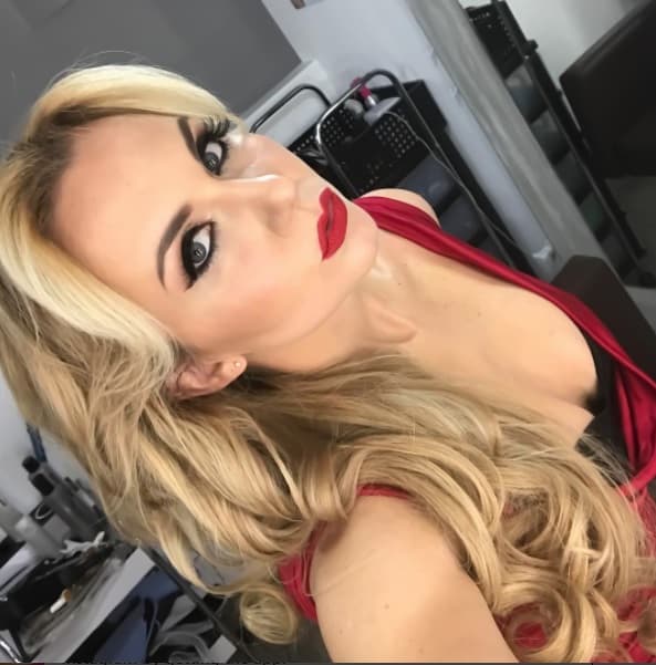 <b>Michelle Vieth</b>
<br>En la telenovela de los 90 interpretó a Lucía, una chica con baja autoestima que no está conforme con su cuerpo y apariencia, a pesar de ser la más rica de su grupo de amigas.