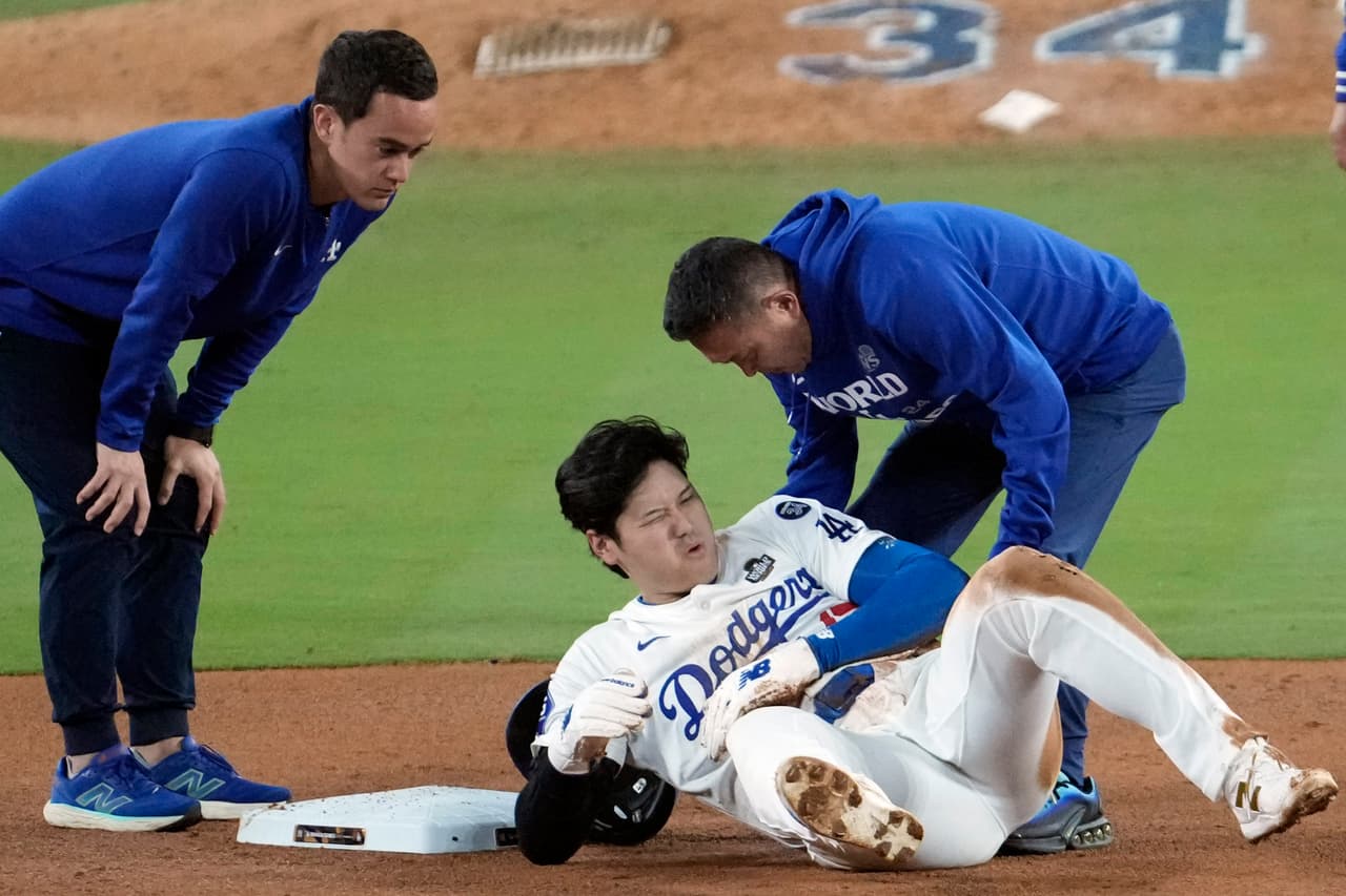 <h2 class="cms-H2-H2">4. La lesión de Shohei Ohtani</h2>
<br>
<br>La estrella de la temporada, 
<b>Shohei Ohtani, se dislocó de manera parcial el hombro izquierdo</b> al intentar robar la segunda base contra los Yankees de Nueva York durante la séptima entrada del Juego 2 de la Serie Mundial.