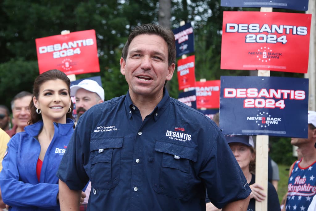 Cómo DeSantis volvió a Florida uno de los estados "menos transparentes" de EEUU y cómo lo usa en su beneficio propio