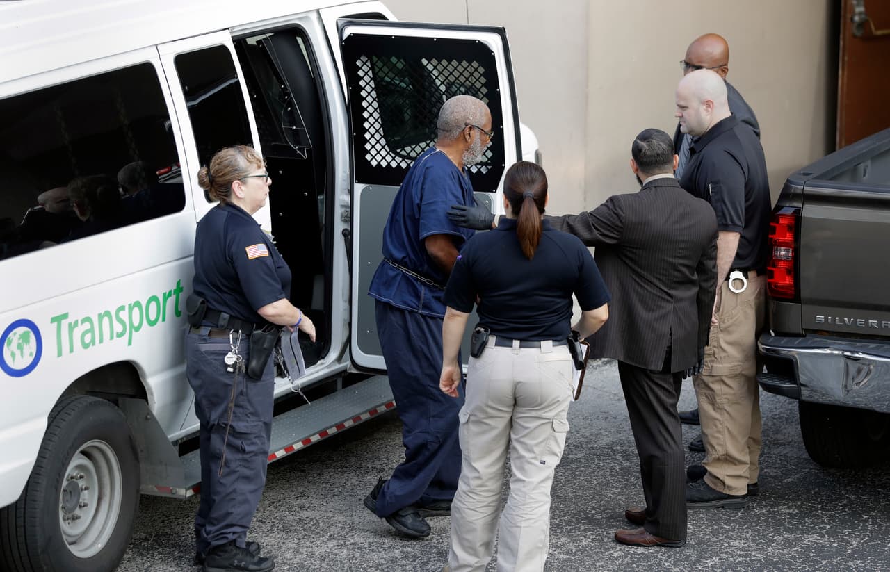 El único acusado hasta ahora en este caso es James Mathew Bradley, Jr., de 60 años de edad, y originario de Clearwater, Florida.
