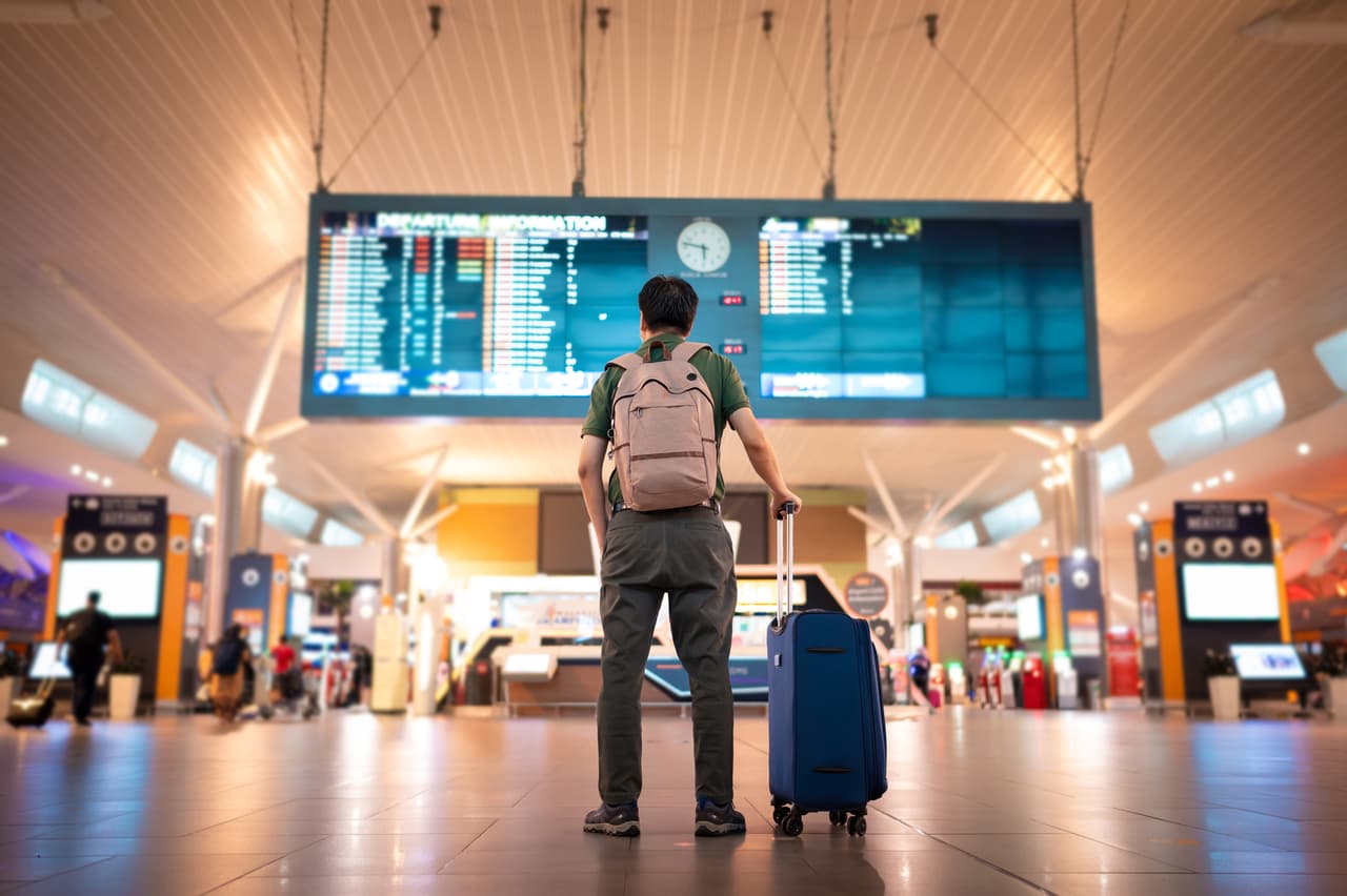 La compañía Berkshire Hathaway Travel Protection, que se especializa en seguros de viaje, recopila datos precisos para determinar qué tan peligrosos pueden ser los lugares que elijan los turistas. Su reporte anual incluye encuestas a viajeros, además del análisis de datos del Índice de Paz Global (Global Peace Index), el índice de ciudades seguras de 
<i>The Economist</i> y las calificaciones de seguridad del Departamento de Estado, entre otras fuentes. Estos son sus resultados para 2023.