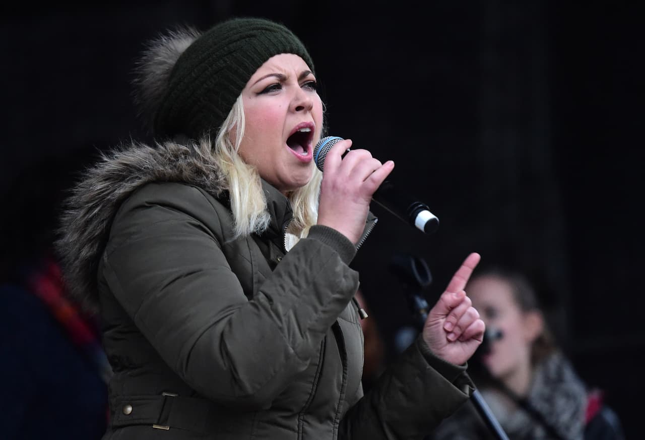 <b>Charlotte Church, la cantante galesa que dijo ser invitada pero declinó</b>. 
<b><a href="https://twitter.com/charlottechurch/status/818766435703025664">En un post de Twitter</a></b> informó a sus seguidores la decisión. “@realDonaldTrump Su equipo me ha pedido que cante en su inauguración, una simple búsqueda en internet muestra lo que me hace pensar que usted es un tirano. Adiós”.