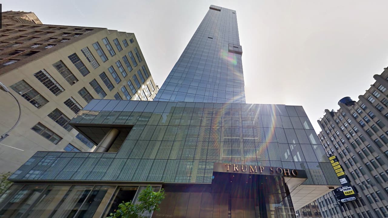 <b>Trump Soho<i>,</i> Nueva York, NY.</b> Con sus 46 piso de altura, este hotel que figura en la lista de la organización Trump es en parte un edificio residencial. Esta ubicado en el exclusivo vecindario neoyorquino de Soho.