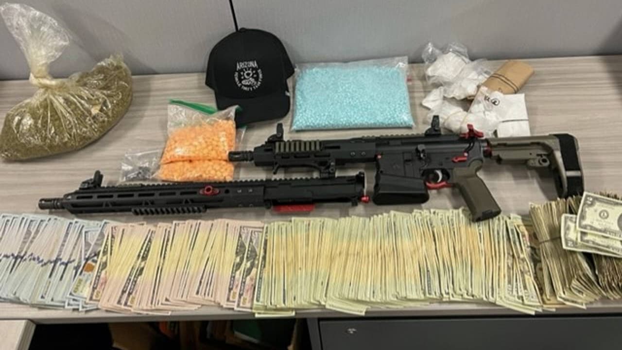 El Departamento de Seguridad Pública de Arizona alienta a cualquiera que compre un vehículo utilizando sitios web como Facebook Marketplace u OfferUp, a 
<b>verificar primero el historial del automóvil a fondo</b>, y dudar de cualquier oferta que parezca demasiado buena para ser verdad.