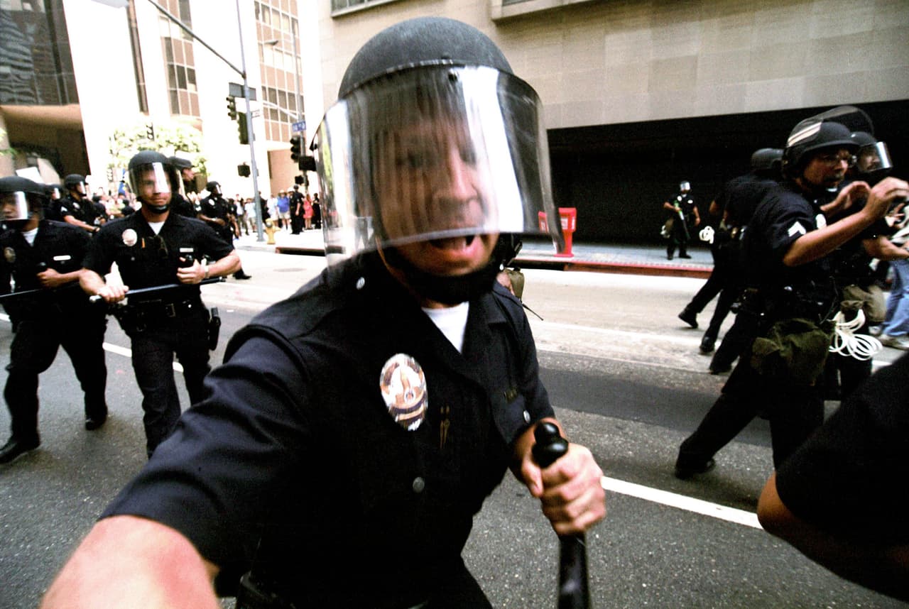 Nueva ley prohíbe a policías arrestar a reporteros que cubren protestas en California