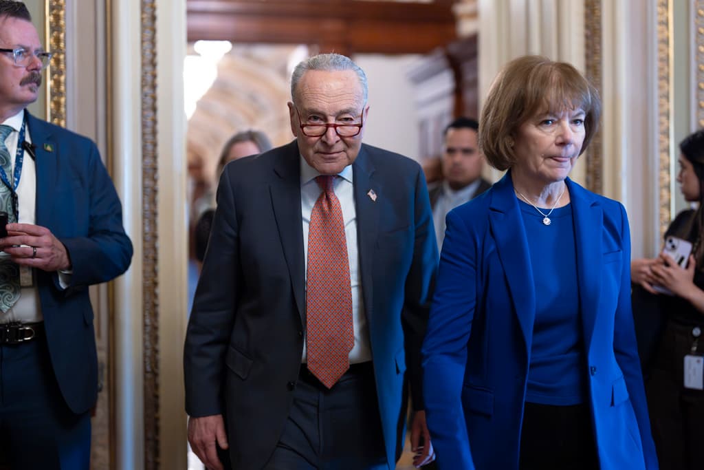 Schumer abre la puerta a evitar el cierre de gobierno: no bloqueará la resolución republicana en el Senado  