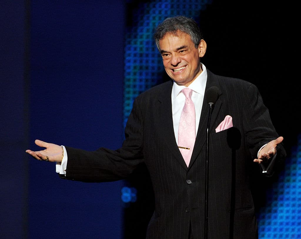 <h2 class="cms-H2-H2">José José</h2>
<br>
<br>A 'El Príncipe de La Canción' lo aquejaron 
<a href="https://www.univision.com/local/chicago-wgbo/chicago-esta-de-luto-por-la-muerte-de-jose-jose-y-usuarios-en-redes-comparte-sus-canciones-favoritas-cual-es-la-tuya-fotos" target="_blank">muchas enfermedades durante su vida</a>, una de ellas fue la diabetes, que durante un tiempo lo dejó ciego, pero gracias a un tratamiento logró recuperase, y después de eso lideró una campaña de prevención sobre la retinopatía diabética.