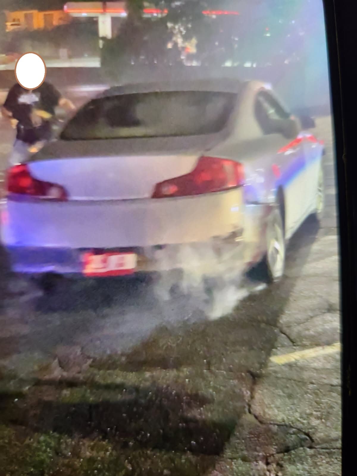 Si tiene cualquier información, 
<b>se le pide comunicarse con el oficial J. Henderson al 770-794-5384.</b> También puede enviar denuncias anónimas a través de Crime Stoppers Greater Atlanta.