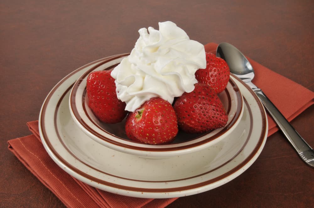 A un 
<b>LIBRA</b> le encanta la formalidad y tradiciones, pero también tienen sentido aventurero. Unas fresas con crema, chantilly o nata surtirán el efecto esperado.