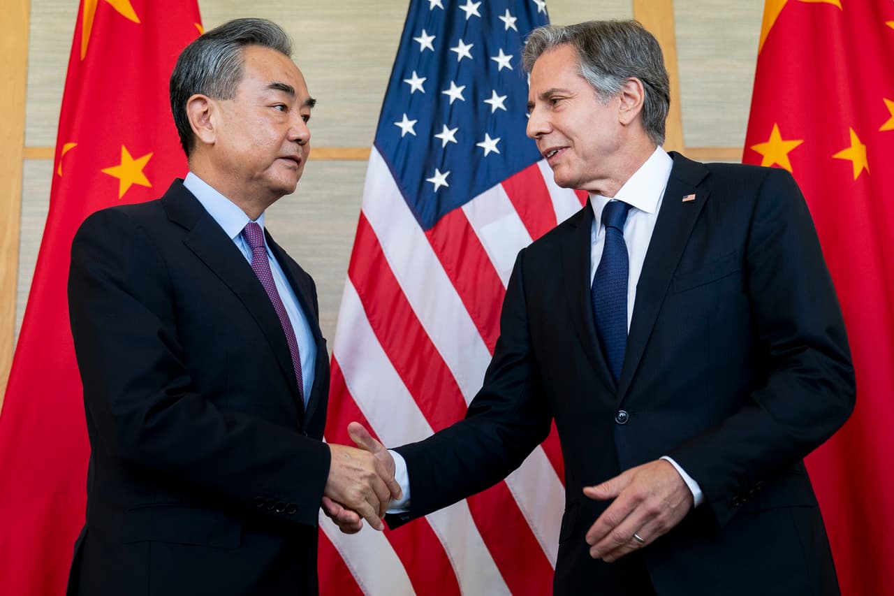 Blinken y su homólogo chino, Wang Yi.