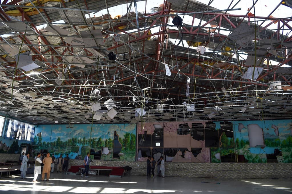 El salón de fiestas donde donde ocurrió el ataque del sábado se encuentra en una zona de la ciudad densamente poblada por la 
<b>minoría musulmana chiíta</b> de Afganistán donde la 
<b>ONU ha documentado varios ataques perpetrados de manera deliberada contra esta comunidad</b>. El ataque fue reivindicado por el
<b> <a href="https://www.univision.com/temas/isis">grupo terrorista Estado Islámico (ISIS)</a></b>