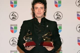 El cantante argentino Gustavo Cerati falleció el 4 de septiembre de 2014, tras permanecer cuatro años y medio en coma debido a un accidente cerebrovascular.