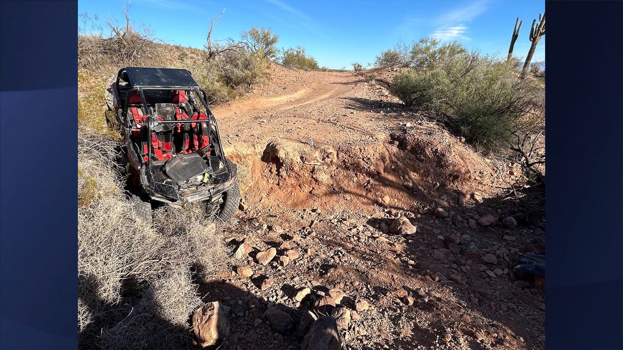 Se supo que en el vehículo viajaban 
<b>dos personas quienes resultaron heridas</b>. Debido a la lejanía de la zona y al largo tiempo de viaje de los rescatistas terrestres, helicópteros médicos acudieron al lugar.