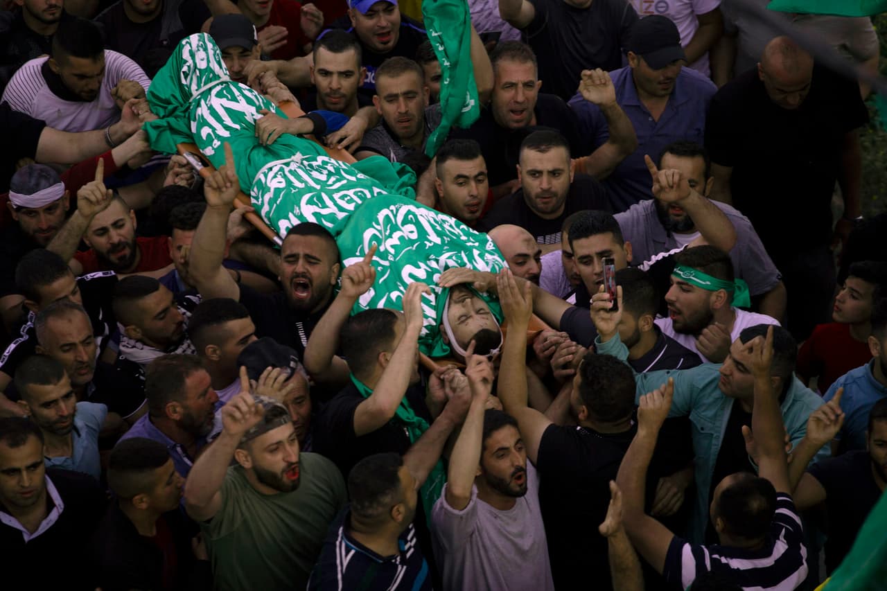 El funeral de Nidal Safadi, un palestino que murió en enfrentamientos con las fuerzas israelíes en la aldea cisjordana de Urif, el 14 de mayo. “La escala de violencia es enorme y los niños son los más afectados”, dijo el director regional de UNICEF, Ted Chaiban.