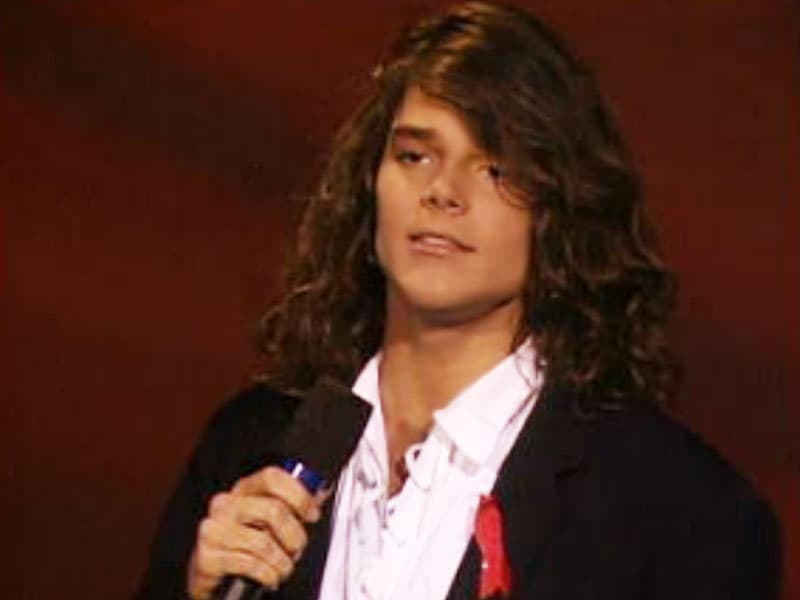 El año 1992 también marcó el debut de Ricky Martin en Premio Lo Nuestro, donde interpretó el tema 'Fuego contra fuego'.