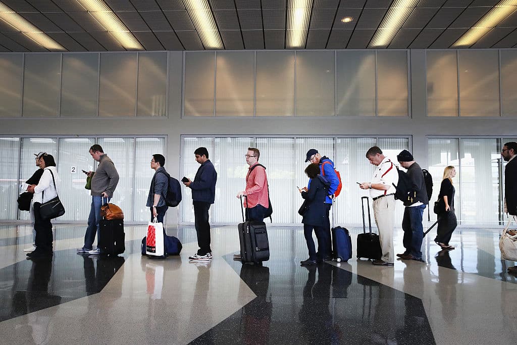 Más de 600,000 extranjeros que entraron legalmente a EEUU en 2016 se quedaron indocumentados