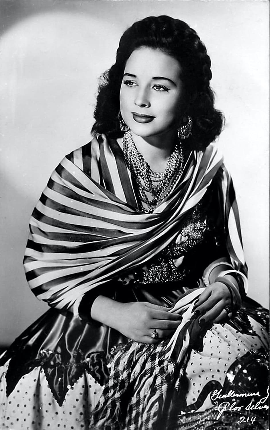 Originaria de Salamanca, Guanajuato; la actriz y cantante cambió su nombre de pila (Guillermina Jiménez Chabolla) por el de Flor Silvestre, gracias a la sugerencia del locutor de radio Arturo Blancas, quien a su vez se inspiró en una película de Dolores del Río.