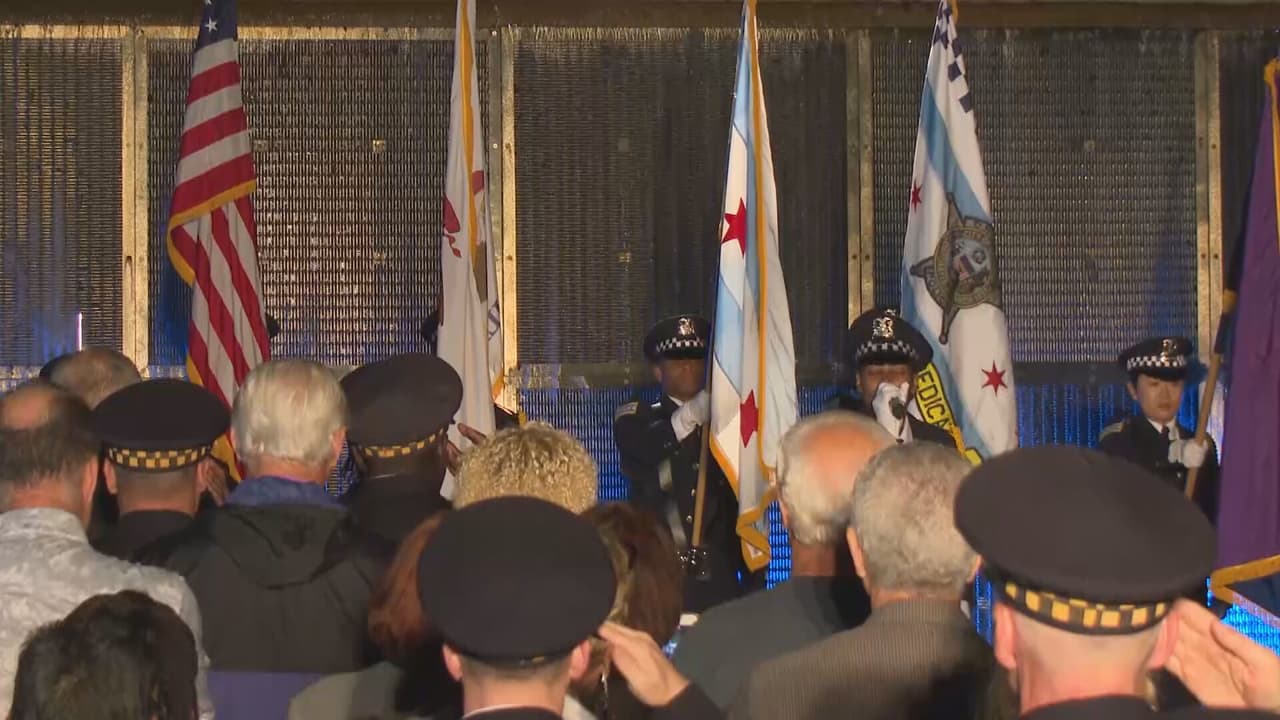 También asistieron oficiales, el superintendente Larry Snelling y el alcalde de Chicago, Brandon Johnson.