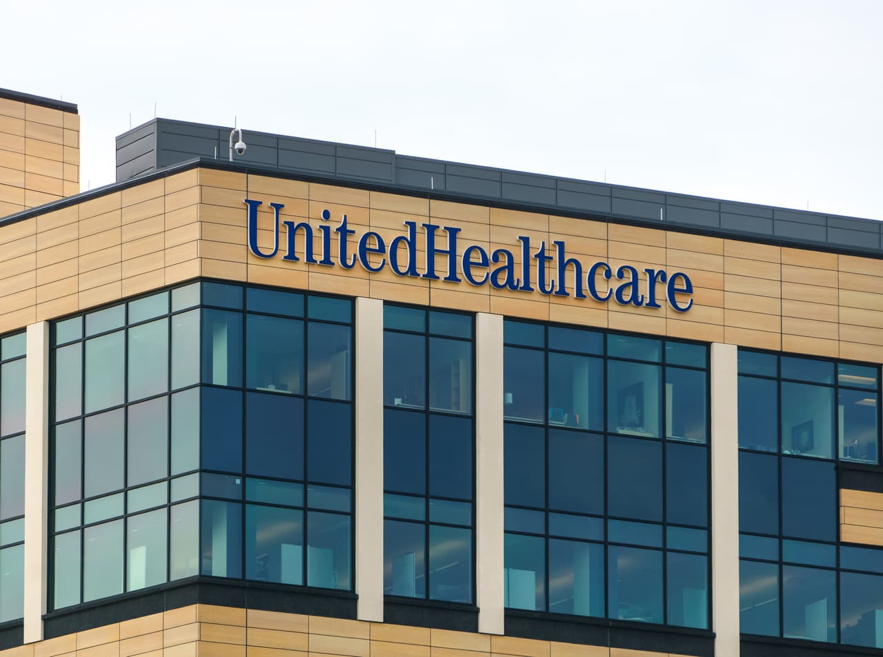 <b>Puesto 19. UnitedHealth Group</b>
<br>
<br>Localización: Estados Unidos.
<br>
<br>Área: cuidado de la salud.
<br>
<br>Capitalización de mercado: 352,000 millones de dólares.
<br>
<br>La localización de la empresa indica el lugar donde se encuentra su sede principal. Esta lista se realizó en base a la data recopilada por PwC, 
<a href="https://www.visualcapitalist.com/the-biggest-companies-in-the-world-in-2021/"><u>una compañía que evalúa riesgos y estrategias para los inversionistas</u></a>.
<br>