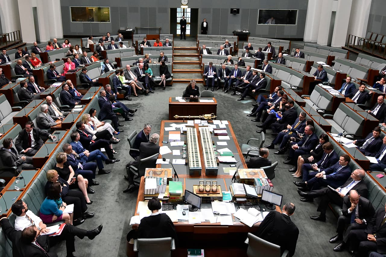 Entre 1979 y 1996, eran ya los 13 tiroteos múltiples que habia vivido el país. El primer ministro de entonces, John Howard, dijo en un emotivo discurso ante el Parlamento que su país estaba decidido a no parecerse a Estados Unidos en ese sentido.