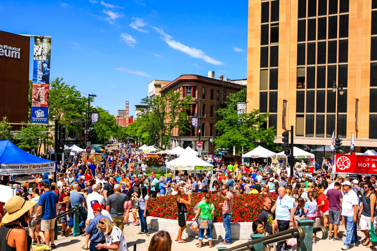 <b> 40. Madison, Wisconsin.-</b> Esta ciudad es considerada dentro de los sitios con menor tasa de desempleo y obtuvo 56.06 puntos de los 100 a evaluar en la lista de los mejores lugares para buscar un nuevo empleo en 2020