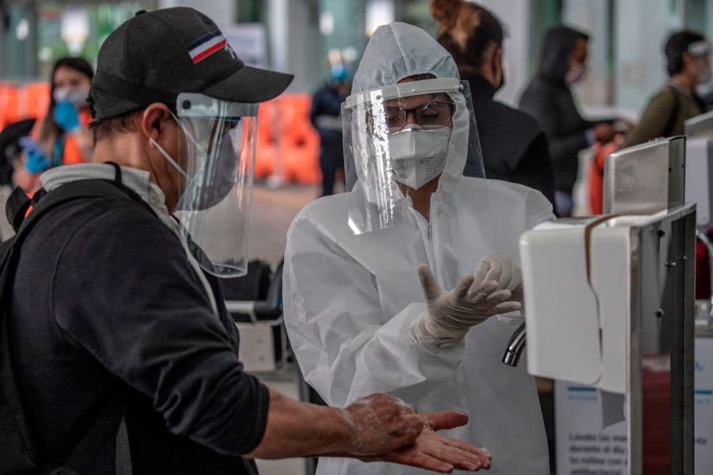 El 11 de marzo del 2020, la Organización Mundial de la Salud calificó como pandemia el 
<b>COVID-19,</b> que surgió en Wuhan, China y se expandió por el mundo, dejando hasta el momento sobre 80 millones de personas contagiadas y más de 1.7 millones de muertes a nivel global.