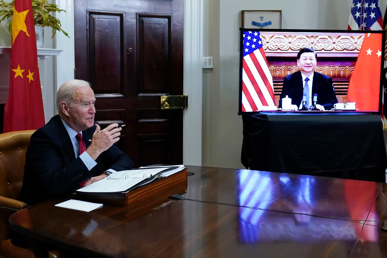 Biden advierte al líder chino Xi Jinping que habrá consecuencias si ayuda a Rusia