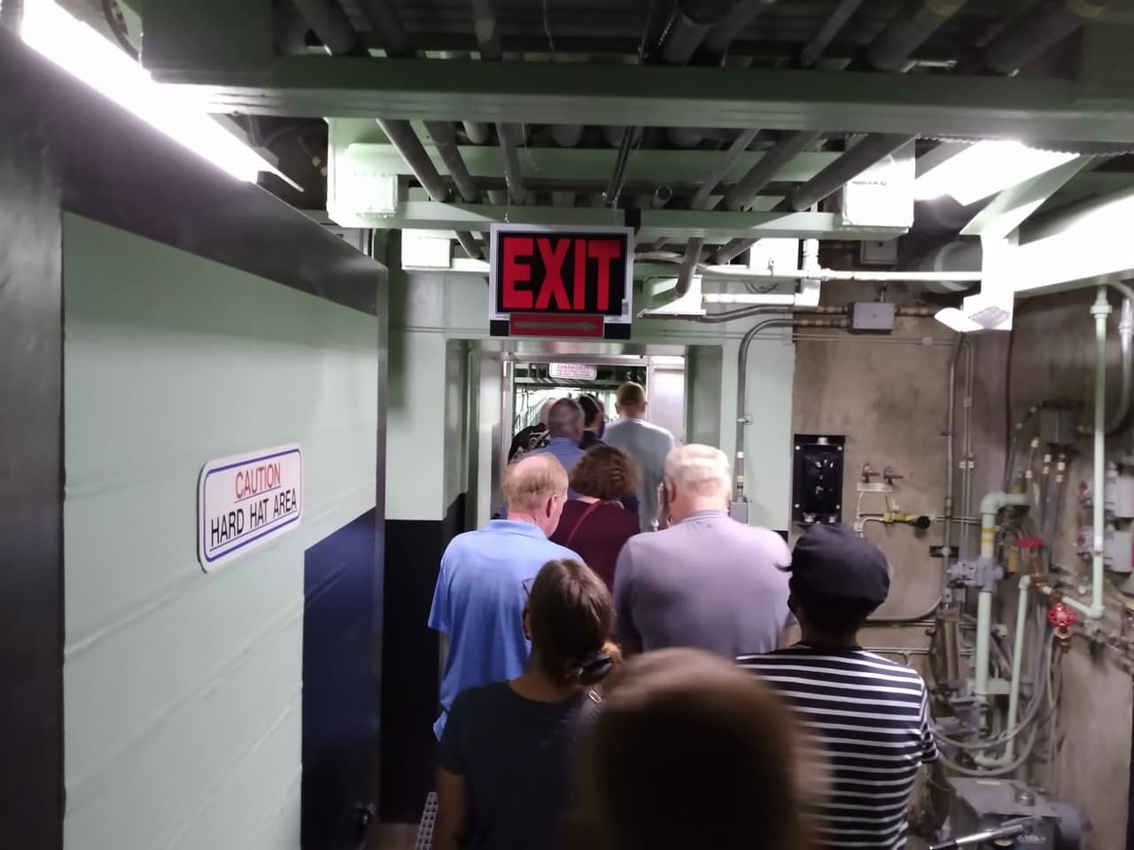 Todos los miembros de su grupo deben poder descender y ascender 55 escalones de manera segura (no hay acceso por ascensor al silo subterráneo). Tenga en cuenta que el condado ha eliminado las restricciones de máscaras, pero se recomienda encarecidamente usar máscaras para los asistentes no vacunados. Los empleados que interactúan con el público seguirán usando máscaras, según explica el sitio web del museo.