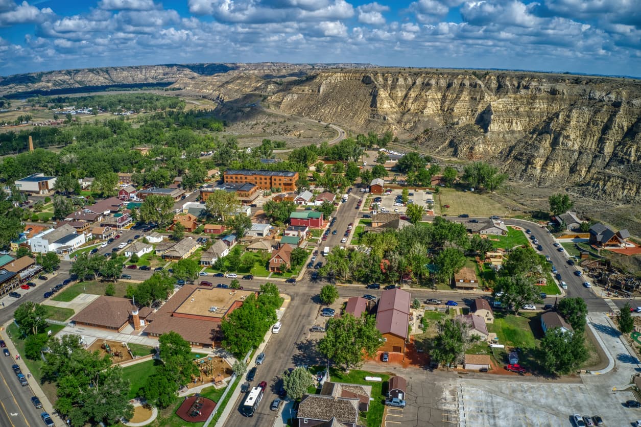 <b>Dakota del Norte | $102,480</b>
<br>
<br>Otro estado donde el salario con el que se siente satisfacción en la vida, según el estudio de la Universidad de Purdue, se empina hacia los $105,000. Lo mismo sucede en Utah 
<b>($103,530)</b> y Dakota del Sur 
<b>($103,530).</b>