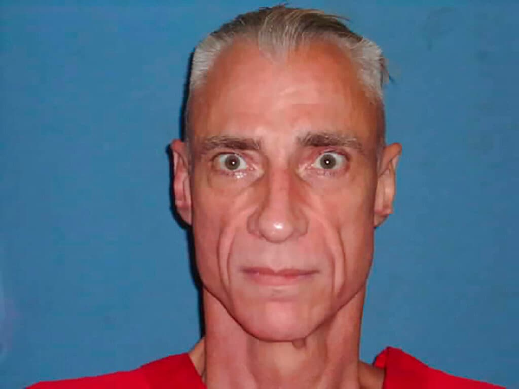 <h2 class="cms-H2-H2">Thomas Edwin Loden Jr.</h2>
<br>
<b>Fecha de ejecución:</b> 14 diciembre 2022
<br>
<b>Lugar de ejecución: </b>Mississippi
<br>
<br>Estuvo en el corredor de la muerte desde 2001 por el 
<a href="https://www.univision.com/noticias/sucesos/exmarine-thomas-loden-mississippi-ejecuta-violo-estrangulo-victima-16-anos">asesinato de Leesa Marie Gray</a>, una joven de 16 años a la que Loden, un reclutador del Cuerpo de Marines, encontró en una carretera. Aparentemente, Gray le comentó que nunca querría ser marine, por lo que Loden se enfadó y la obligó a subir a su furgoneta.
<br>
<br>Pasó cuatro horas agrediéndola sexualmente antes de estrangularla y matarla.
<br>Fue el segundo recluso ejecutado en el estado en 10 años.
<br>
