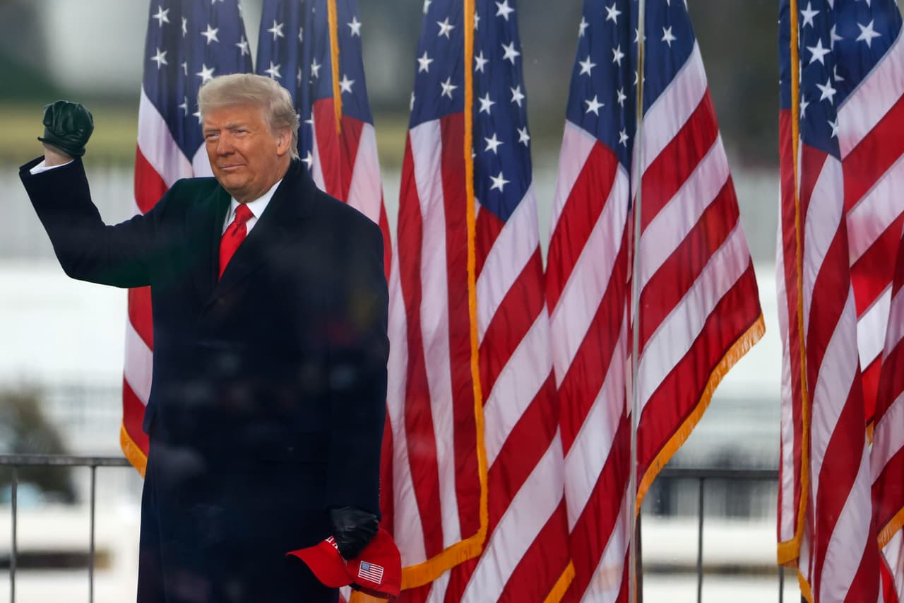 El presidente Donald Trump denunció allí en su discurso todas las quejas de cómo, según él, robaron la elección.
<br>
<br>"Hemos llegado a exigir que el Congreso haga lo correcto y sólo cuenten a los electores que han sido programados legalmente," dijo.
