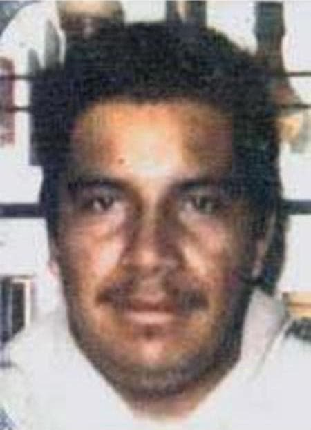 <b>Miguel Ángel Morales Orozco</b> es buscado por intento de homicidio tras presuntamente apuñalar a un hombre tras una pelea en 1998 ocurrida en Newhall, California.