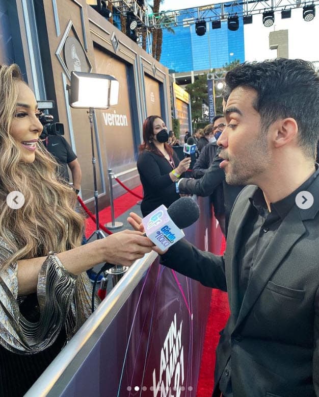 Una noche antes, Gussy Lau, compositor de 33 años, aseguró en un 'live' en Instagram que él y la cantante estaban "saliendo" desde febrero pasado 
<b>y la llamó "mi pareja"</b>. 
<br>