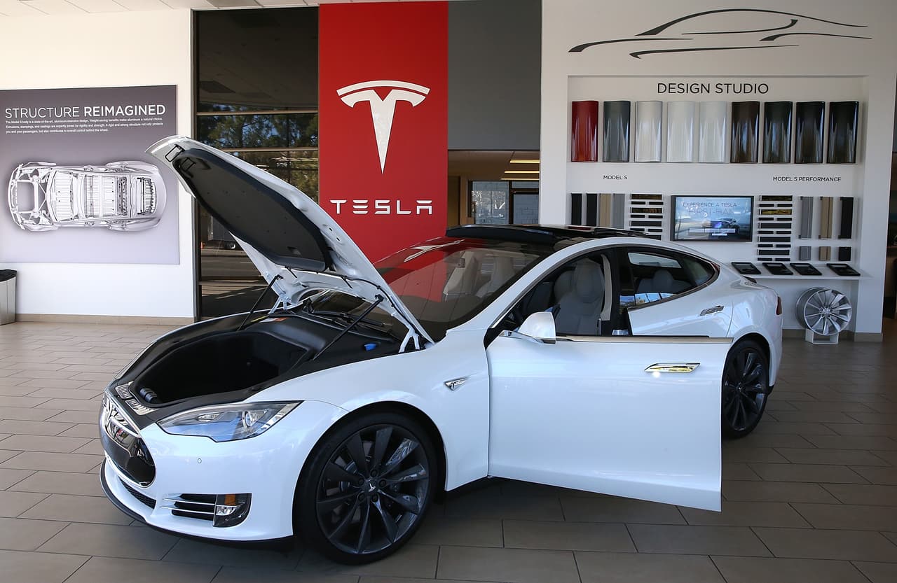 La compañía está construyendo una "Gigafábrica" en el sureste del condado de Travis. Se prevé que la fábrica emplee a 5,000 personas con salarios anuales a partir de 35,000 dólares.