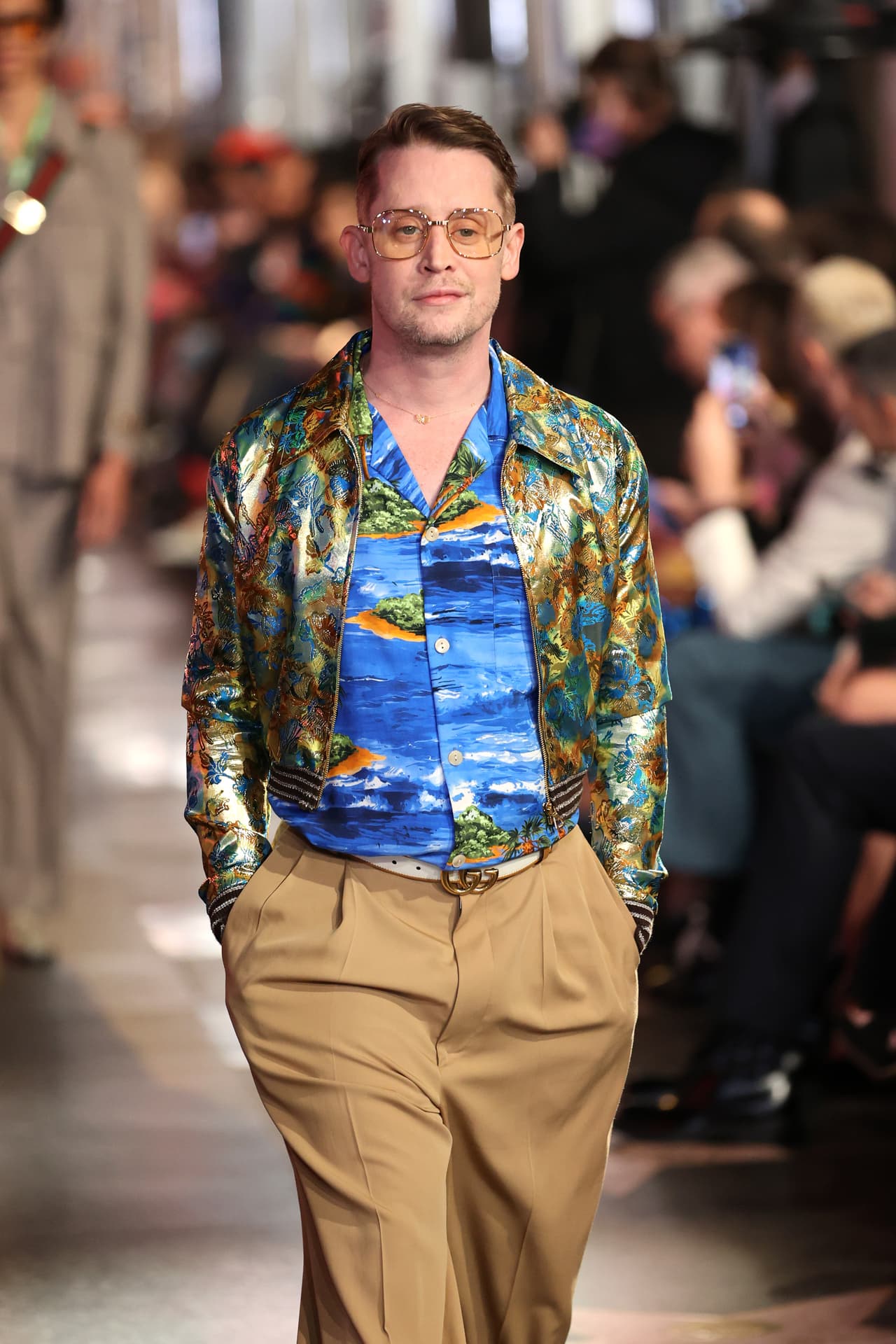 A sus 42 años está recuperado y sigue actuando con papeles en 'American Horror History' y hasta protagonizó una pasarela de Gucci en Hollywood Boulevard en 2021.