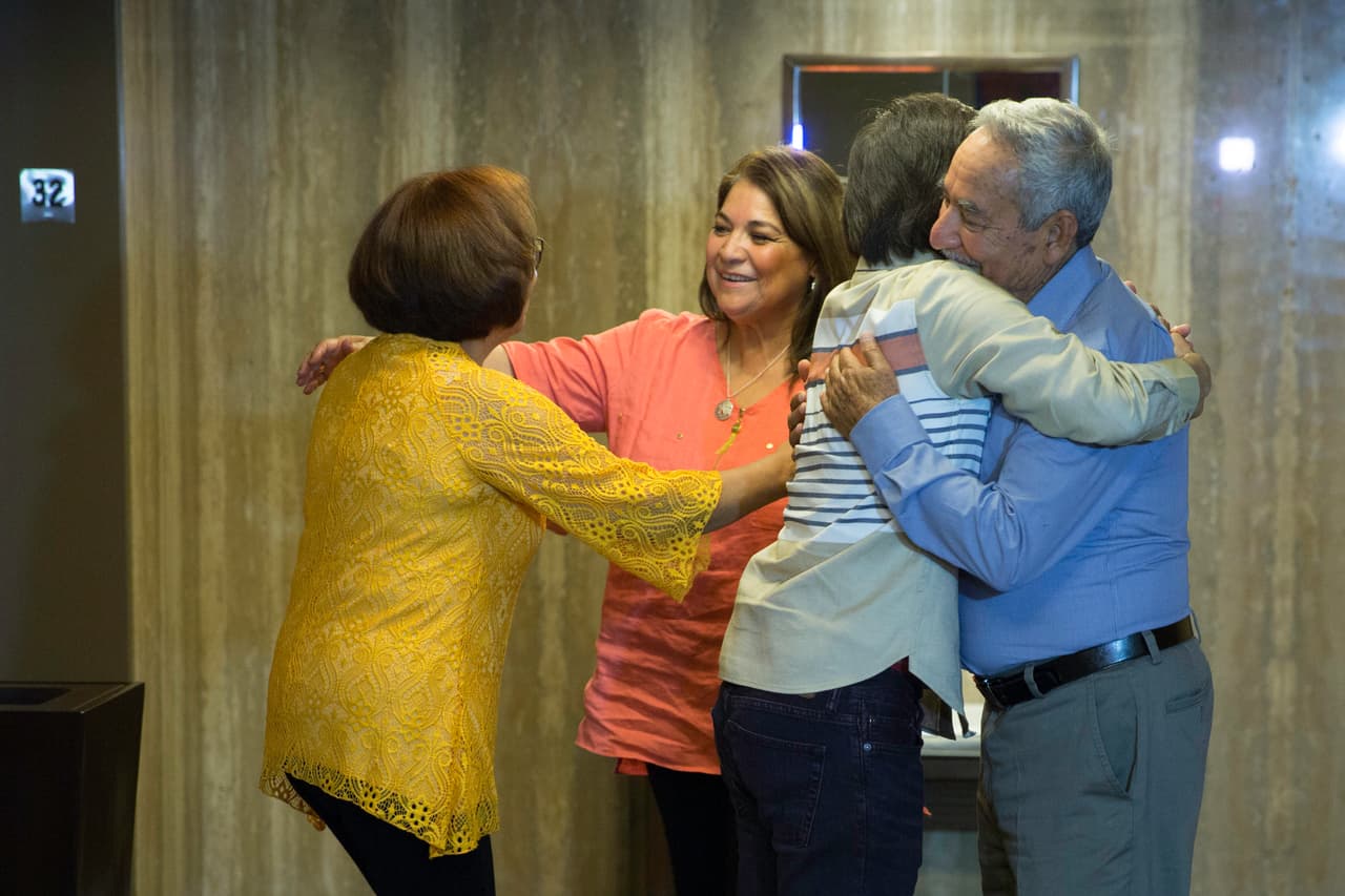Joao llegó acompañado de su madre Consuelo Rosales.