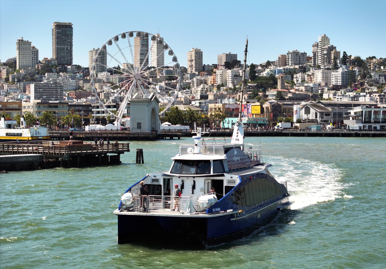 El servicio de demostración cuenta con el patrocinio de Chevron New Energies, el Golden Gate Bridge, Highway, and Transportation District, y United Airlines. La operación estará a cargo de Blue & Gold Fleet.